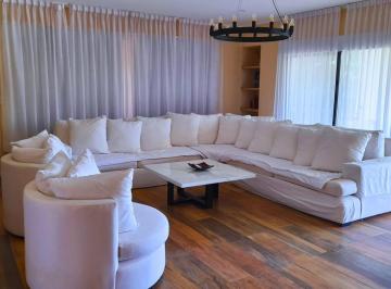Casa · 271m² · 6 Ambientes · 7 Cocheras · Casa a La Venta en Altos de Manzanares