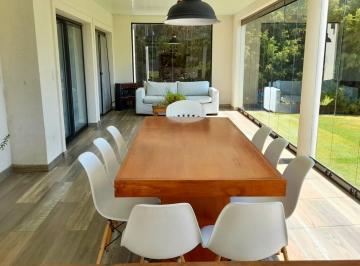 Casa · 271m² · 6 Ambientes · 7 Cocheras · Casa a La Venta en Altos de Manzanares