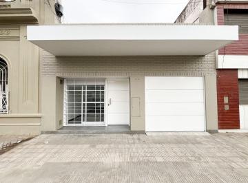 Consultorio · 109m² · 4 Ambientes · 1 Cochera · Alquiler Casa Uso Comercial / Profesional. Barrio Abasto. Rosario.
