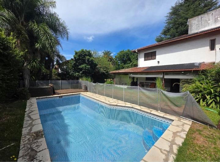 Casa · 100m² · 4 Ambientes · 3 Cocheras