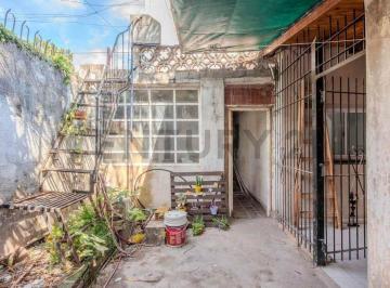 PH · 58m² · 5 Ambientes · Venta PH 5 Amb Coch y Patio V. Sarmiento - Permuta