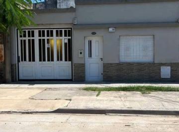 Casa de 6 ambientes, Ciudad de Santa Fe · Espora 4567 Gran Inmueble 4 Dorm y Patio - en Venta