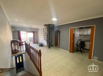 PH · 65m² · 4 Ambientes · PH 1° Piso por Escalera Solo Para Profesional. en Lanús Este