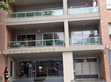 Departamento de 3 ambientes, Villa Devoto · Importante Hall de Entrada, con Sillones de Estilo y Espaciosa Recepción, Amplio y Luminoso