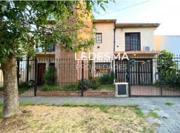 Casa de 5 ambientes, Morón · Casa en Venta 5 Ambientes en Venta con Garage - Fondo Libre