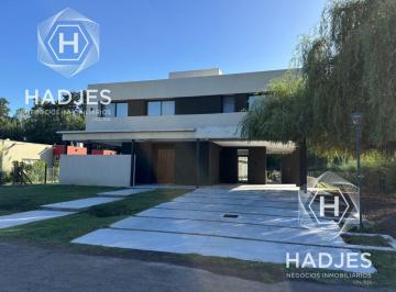 Casa de 4 ambientes, Berazategui · Venta Casa Moderna a Estrenar en Barrio La Candida