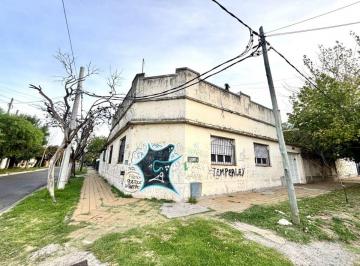 Casa de 3 ambientes, Lomas de Zamora · Casa con Amplios Ambientes y Gran Jardín – Excelente Ubicación