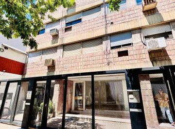 Departamento · 70m² · 4 Ambientes · Venta Departamento a Reciclar 3 Dorm. - Oroño