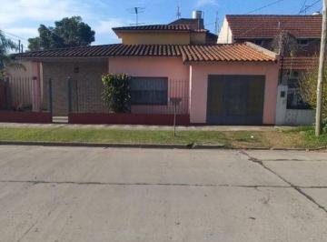 Casa de 3 ambientes, Esteban Echeverría · Chalet a La Venta en Alfonsina Storni 218,monte Grande en Hermoso Lugar Residencia, L.
