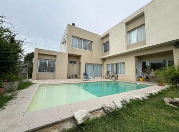 Casa · 555m² · 6 Ambientes · 1 Cochera · Venta Casa de 2 Plantas, 3 Dorm., Amplio Jardín y Pileta. Punta Chacra, Roldan