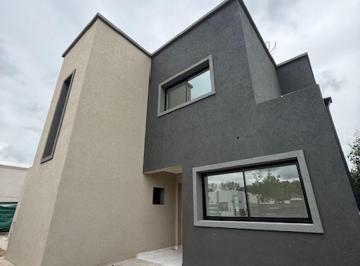 Casa de 6 ambientes, Pilar · Moderna Casa de 6 Ambientes a Estrenar