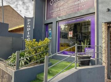 Local comercial · 74m² · 2 Ambientes · Local a La Calle con Departamento 2 Ambientes en Los Pinares