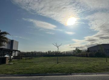 Terreno · 930m² · Adg. Oportunidad. Lote con Escritura en Área 9