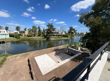 Casa · 270m² · 6 Ambientes · 2 Cocheras · Casa en Venta a Estrenar, a La Laguna con Pileta en Laguna Grande, Villanueva
