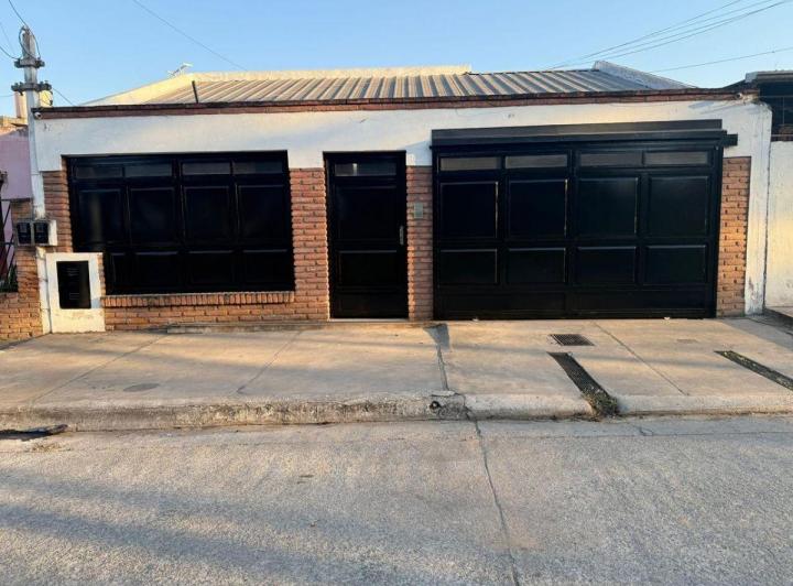 Casa · 250m² · 5 Ambientes · 1 Cochera