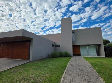 Casa de 5 ambientes, Córdoba · Barrio La Santina - Casa en Venta