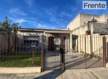 Casa de 4 ambientes, Lomas de Zamora · Chalet Muy Luminso y Comodo, Salida a Dos Calles