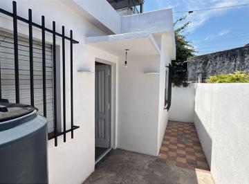 PH de 3 ambientes, Lomas de Zamora · Casa Tipo P. H Interna, con Cpatio.