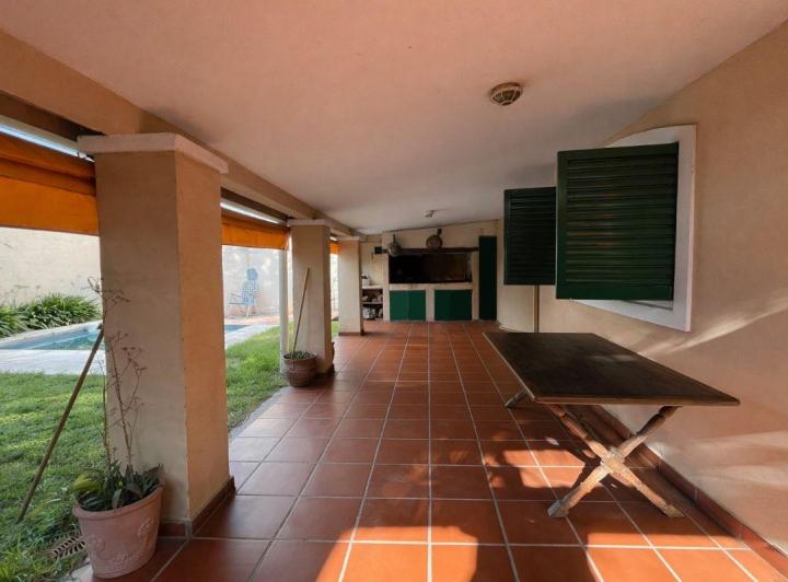 Casa · 155m² · 6 Ambientes · 2 Cocheras