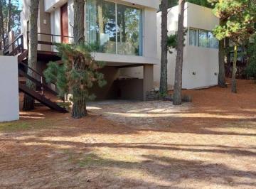 Casa · 166m² · 4 Ambientes · 1 Cochera · Casa Chalet en Venta Ubicado en Mar de Las Pampas, Costa Atlántica, Buenos Aires