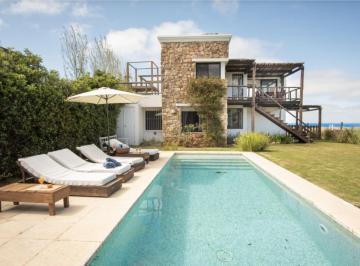 Casa · 224m² · 6 Ambientes · 1 Cochera · Casa Frente Al Mar en El Chorro