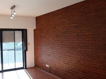 Departamento · 45m² · 2 Ambientes · 1 Cochera · Departamento 2 Amb. C/balcón en San Martín Centro C/cochera