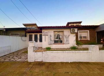 Casa · 100m² · 4 Ambientes · 3 Cocheras · Venta Casa - 4 Ambientes - Barrio Aeronáutico - Ituzaingó