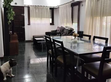 PH · 102m² · 4 Ambientes · 1 Cochera · PH Tipo Casa en Bernardino Rivadavia