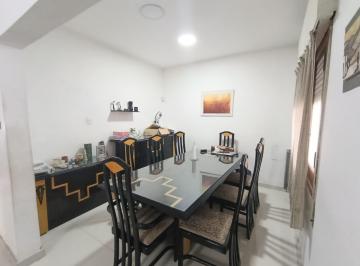 Casa · 128m² · 8 Ambientes · 1 Cochera · Casa y Departamento en Venta. Bº Escobar - Cordoba