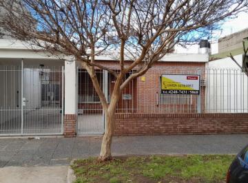 Casa de 3 ambientes, Lomas de Zamora · Casa Americada, de 3 Amb, con Amplio Fondo Libre.