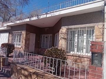 Casa de 5 ambientes, Ciudad de Mendoza · Casa en Venta Sexta Seccion - Italia 36 - Precio de Mercado Inmejorable!