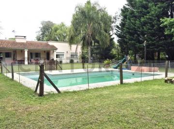 Casa · 260m² · 5 Ambientes · 2 Cocheras · Venta Y/o Permuta Casa de 5 Ambientes en Chacras de Uribelarrea.
