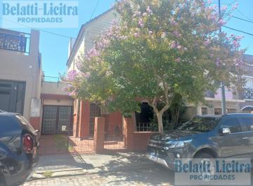 Casa · 135m² · 3 Ambientes · 2 Cocheras · Casa con Jardin, Patio y Garaje en Barrio Cafferata