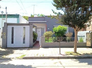 PH de 3 ambientes, San Isidro · Hermoso PH en San Isidro. 3 Amb con Cochera Al Frente. Exc Ubicación.