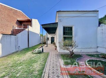 Casa · 90m² · 4 Ambientes · Casa Corte Antiguo Reciclada Lote Propio Jardin Al Fte. Fondo Libre y 3 Dorm.