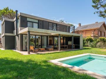 Casa · 250m² · 5 Ambientes · 1 Cochera · Casa en Venta Pinamar Alamos