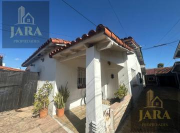 Casa · 118m² · 4 Ambientes · 2 Cocheras · Casa en Venta 4 Ambientes Castelar Norte Apta Credito