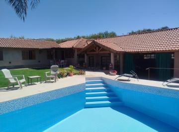 Casa · 250m² · 8 Ambientes · 2 Cocheras · Casa en Venta - Barrio Dalvian