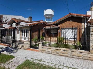 Casa · 135m² · 3 Ambientes · 1 Cochera · Casa 3 Ambientes con Cochera Cubierta y Parque con Parrilla | Barrio Marina – Villa Luzuriaga - Acep