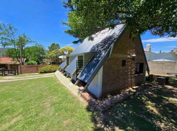 Casa · 70m² · 2 Dormitorios · 1 Cochera · Venta Casa + Pileta + Quincho Sobre Dos Terrenos Gas Natural
