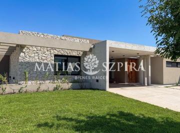 Casa · 219m² · 5 Ambientes · 2 Cocheras · Casa en Venta en Terravista, General Rodriguez