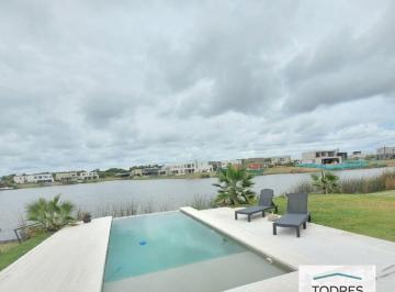 Casa de 5 ambientes, Tigre · Casa a Laguna en Santa Ana Villanueva