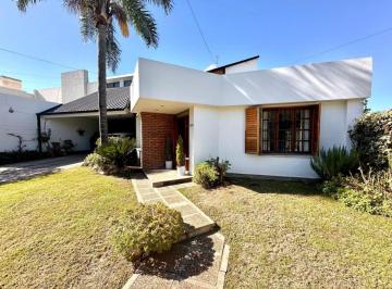 Casa de 8 ambientes, Córdoba · Vendo Casa de 4 Dorm con Pileta en Villa Belgrano Impecable
