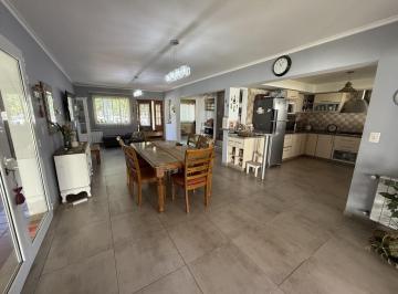 Casa · 253m² · 6 Ambientes · 3 Cocheras · Casa en Venta en Country Claros del Bosque