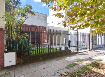 Casa de 3 ambientes, Lomas de Zamora · Casa 3 Ambientes con Fondo y Entrada Para Auto