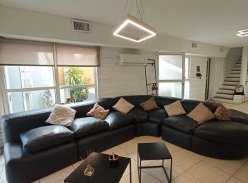 Casa · 180m² · 5 Ambientes · 1 Cochera · Casa en Venta - Abasto 3 Dorm. y Cochera.