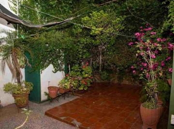 Casa · 159m² · 4 Ambientes · 1 Cochera · Casa en Venta Azcuenaga - 3 Dormis, Patio, Cochera