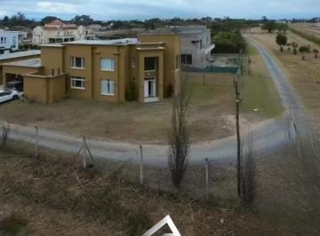 Casa · 365m² · 7 Ambientes · 3 Cocheras · Casa en Zona Sur - Frente Al Aeropuerto – Salta