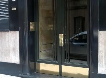 Puerta ingreso edificio · Alquiler 1 Amb - Dueño - Firma Escribano