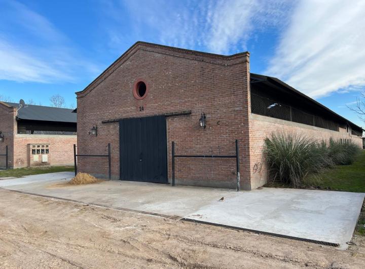 Bodega-Galpón · 100m² · 12 Ambientes